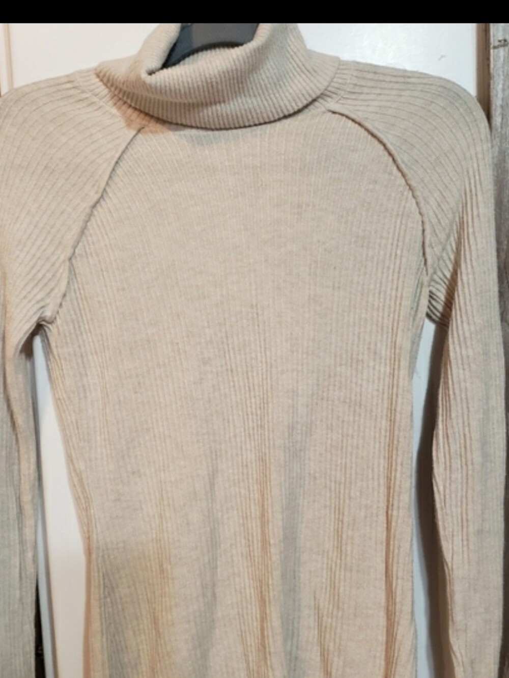 Abercrombie+fitch Ribbed Long Sleeve Turtleneck Beige Key Hole Open On Back Fall